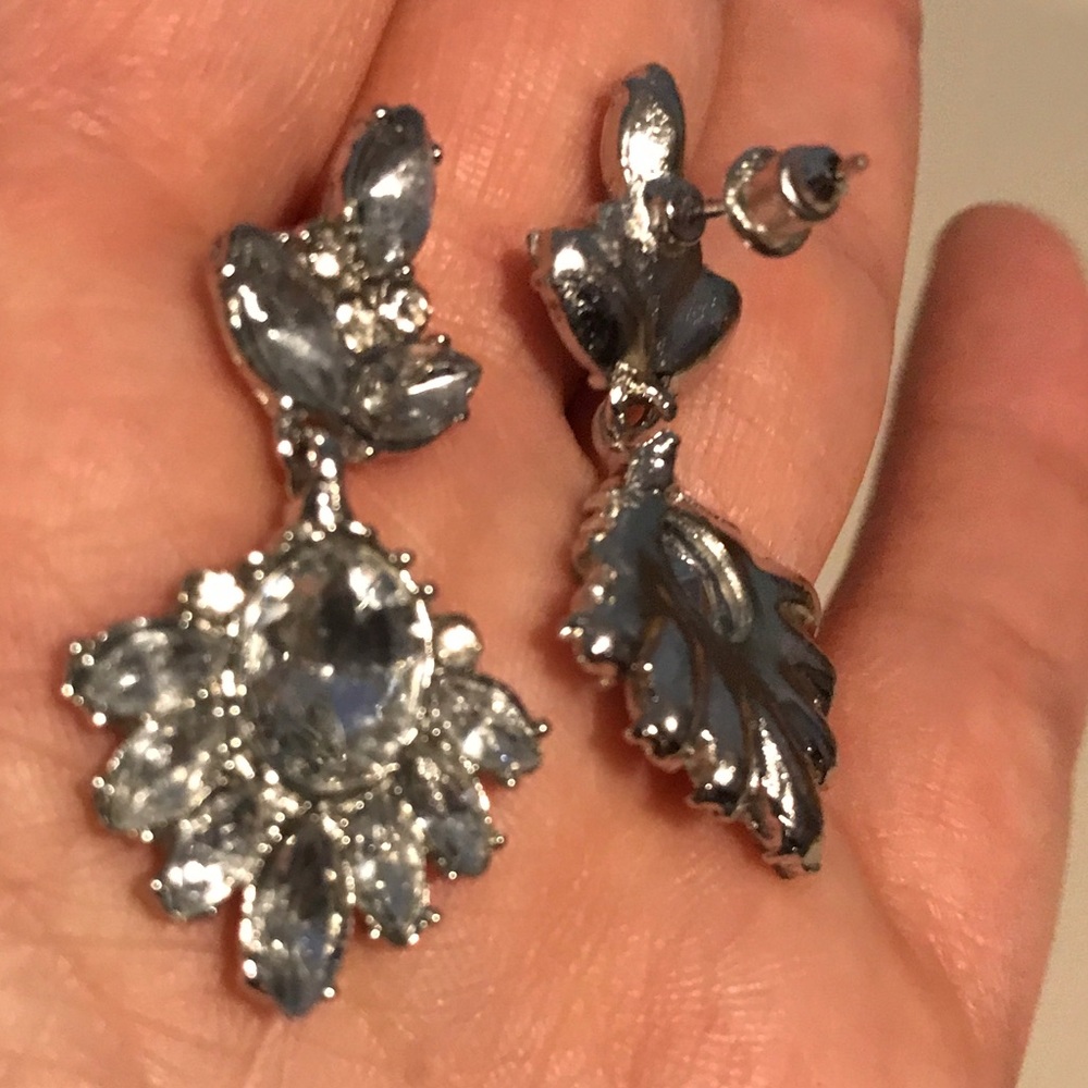 NEW!💙💎ABSOLUTELY LOVELY SPARKLE EARRING💎💙BLING - Picture 3 of 8